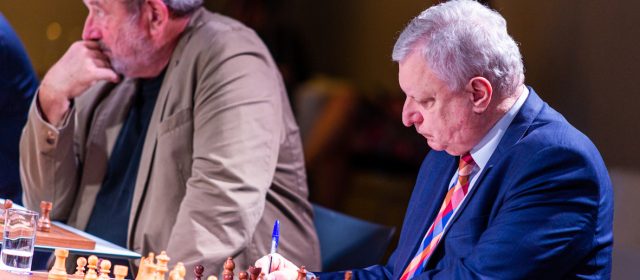Symultana szachowa z Anatolijem Karpowem