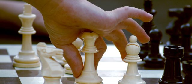 Trening czyni mistrza czyli po co zapisać dzieci na szachy   