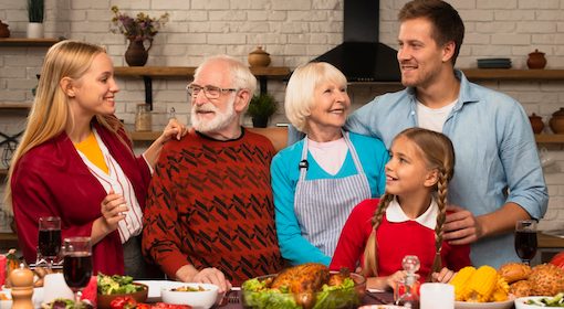 Święta – czas bliskości czy próby? Jak wspierać rodziny w zachowaniu dobrych relacji międzypokoleniowych?