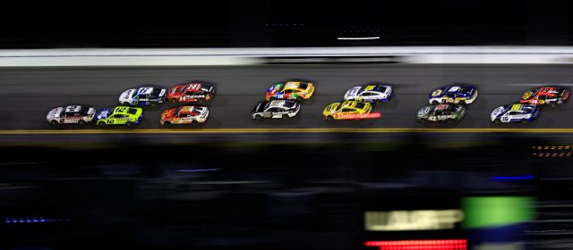 Gdzie oglądać NASCAR Cup Series 2023 na żywo?