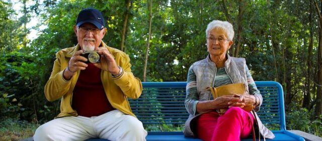 Jak rozmawiać́ z osobami starszymi?  Dobra komunikacja z seniorami kluczem do dobrej opieki.