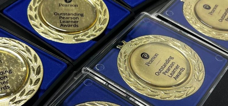 Polscy maturzyści z nagrodą Outstanding Pearson Learner Awards za wybitne osiągnięcia – Trzy osoby z najlepszymi wynikami na świecie z międzynarodowej matury A Level!