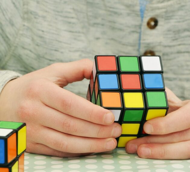 Światowy Dzień Kostki Rubika – Ikoniczna łamigłówka dla każdego