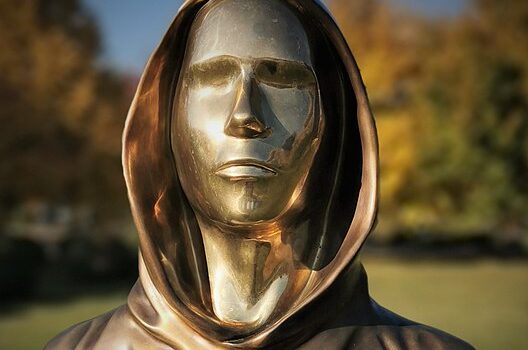 Pomnik osoby, której nikt nigdy nie widział. Jest pomysł, by w Polsce uhonorować tajemniczego twórcę Bitcoina