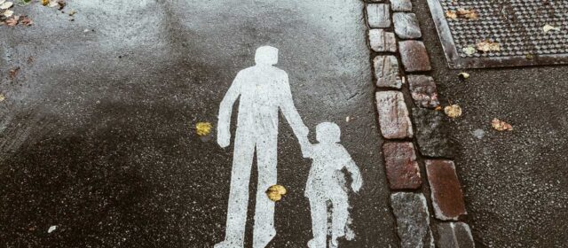 Ojcostwo a prawo. Co warto wiedzieć z okazji Dnia Ojca?