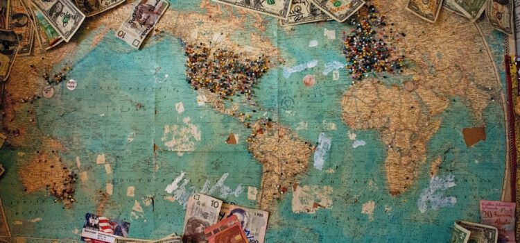 Finansowa emigracja – czy warto inwestować z zagranicy?