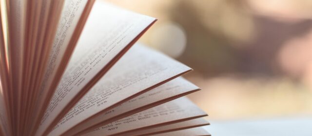 Dzień Miłośników Książek. Studenci Uniwersytetu w Siedlcach wciąż chętnie czytają!