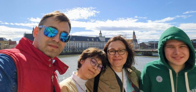 Życie w sinusoidzie. O dorastaniu w spektrum i systemie, który nie nadąża.