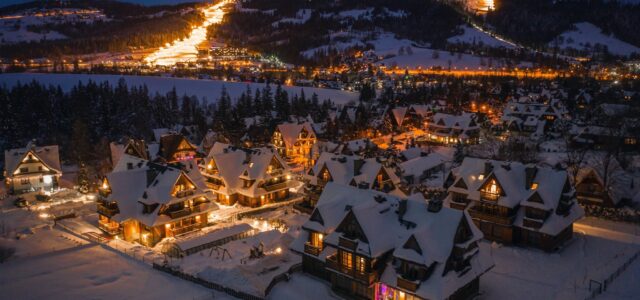 Zimowe ferie bez jednego scenariusza. Krócej, częściej i bardziej elastycznie