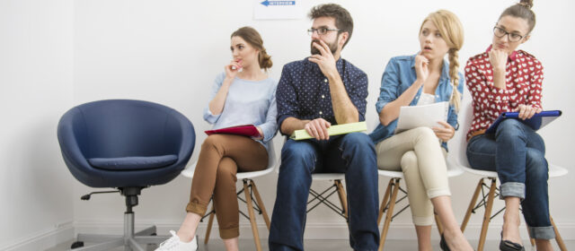 Gdy część firm hamuje rekrutacje, inne wciąż szukają ludzi od zaraz