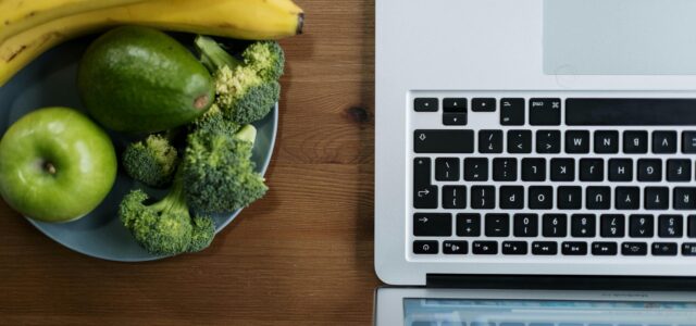 Zdrowy e-Commerce – Pierwszy raport e-Izby kompleksowo omawiający stan zdrowia menedżerów zarządzających najdynamiczniej rozwijającym się sektorem gospodarki.